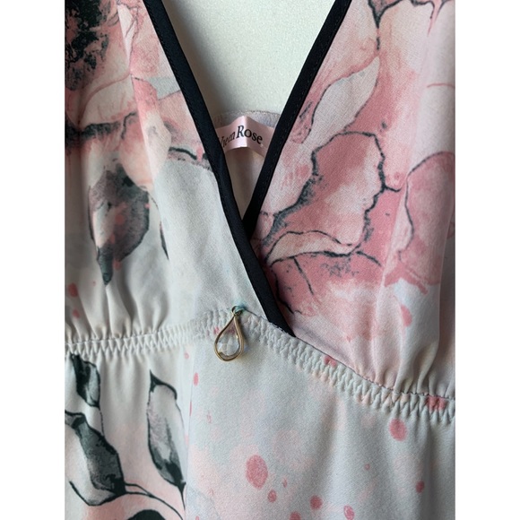 XS, La Vie En Rose, pink & black floral sleep top - Picture 3 of 7